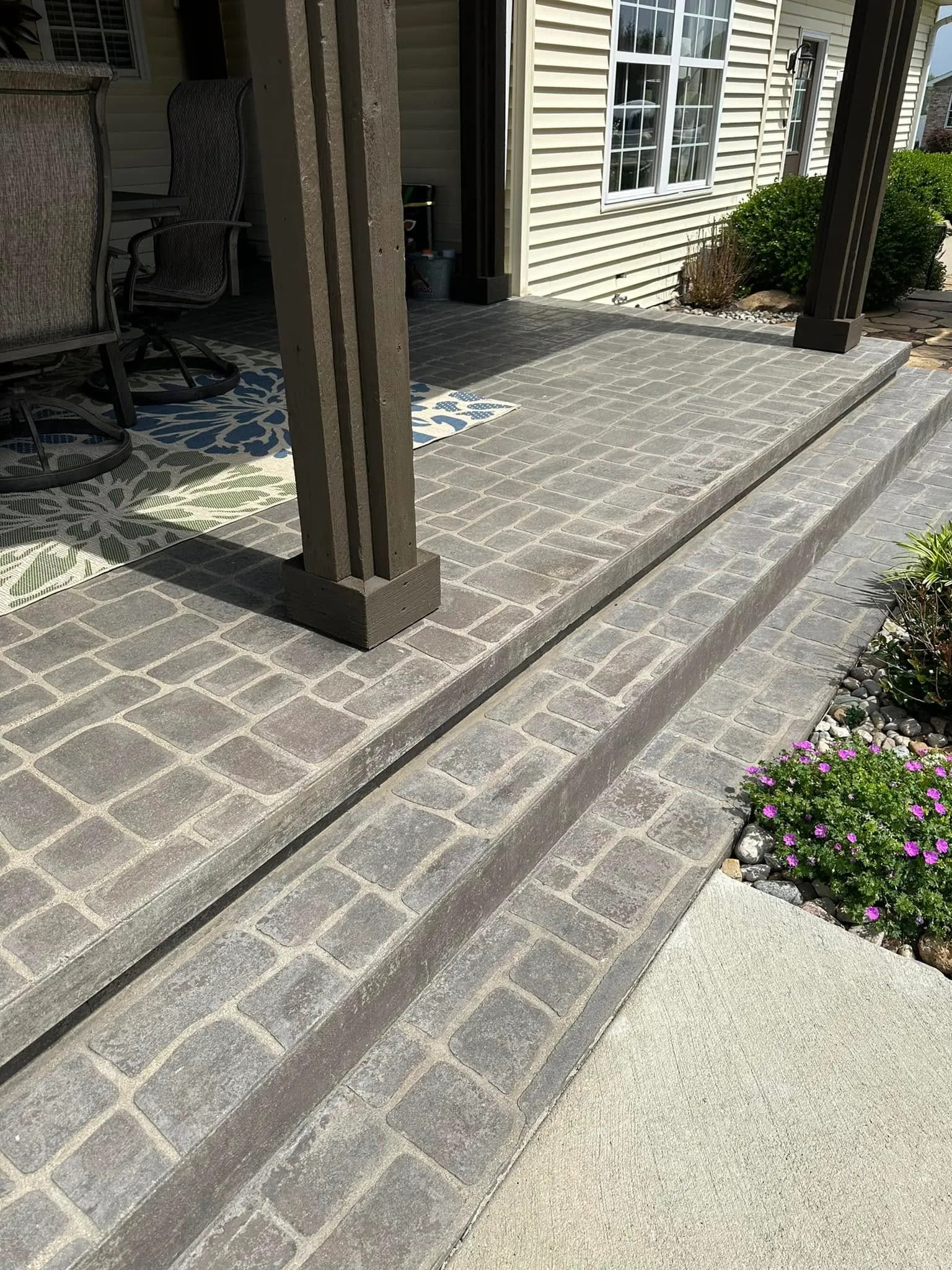 Exposed aggregate concrete